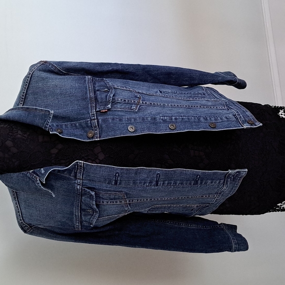 Levi's - Picture 2 of 16